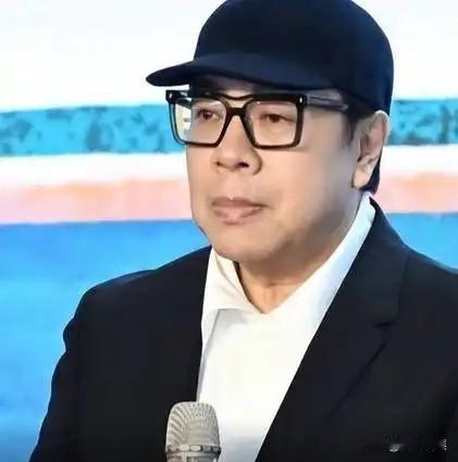 蔡康永，亲自发文回应！
 
10月25日晚上，蔡康永再冲上热搜，对于现身沈伯洋竞