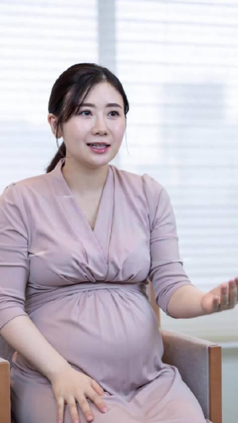 我们熟悉的福原爱，是赛场上灵动坚韧的奥运冠军，是说着一口流利东北话的“瓷娃娃”。