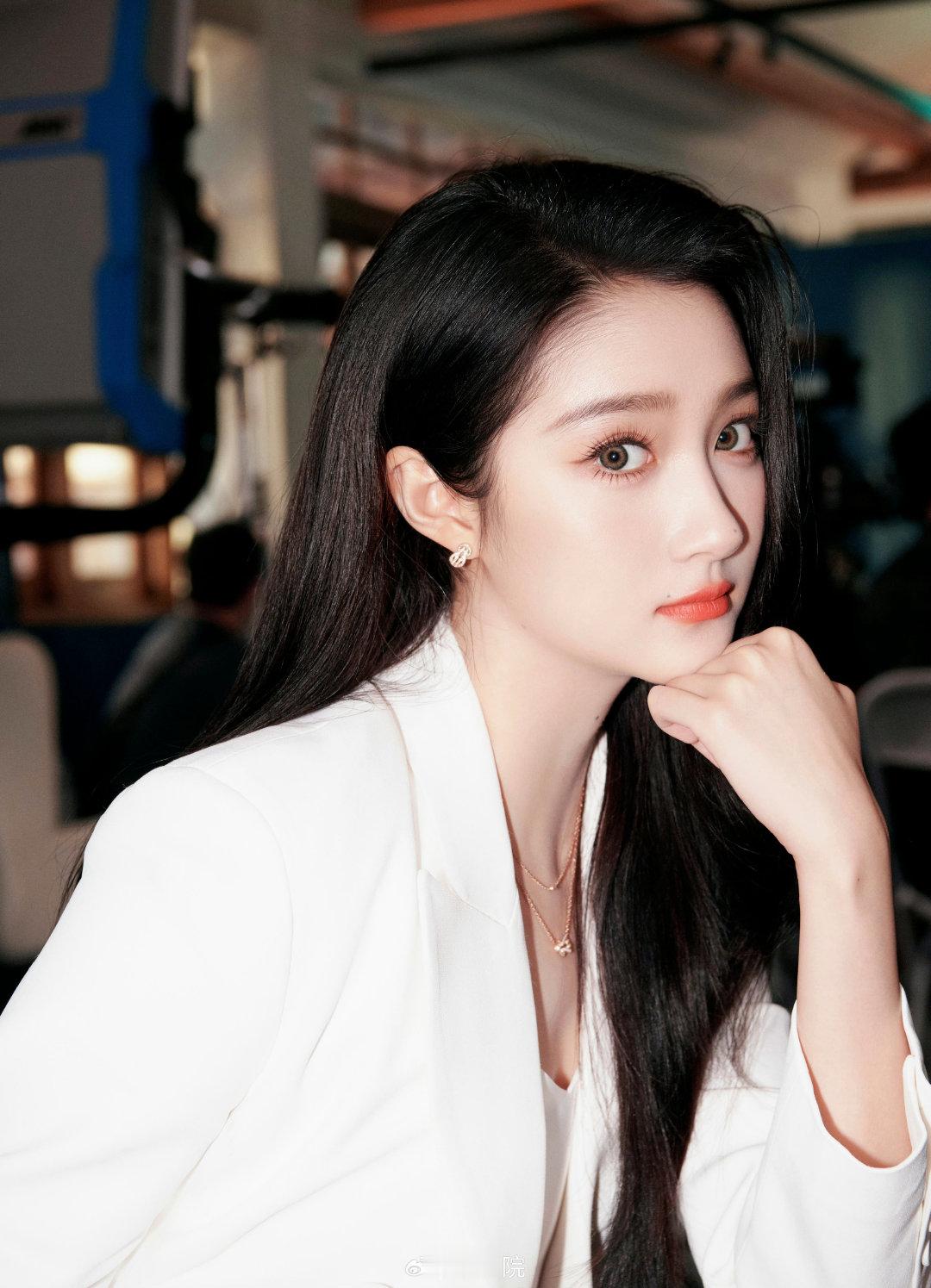 #网传范丞丞关晓彤将再次合作##范丞丞关晓彤或二搭小巷人家#  美女漂亮 ​​​
