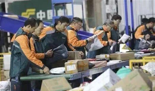 3月1日快递新规实施后，让不少从业者叫苦不迭。快递员小方表示，“我们派件一单也就