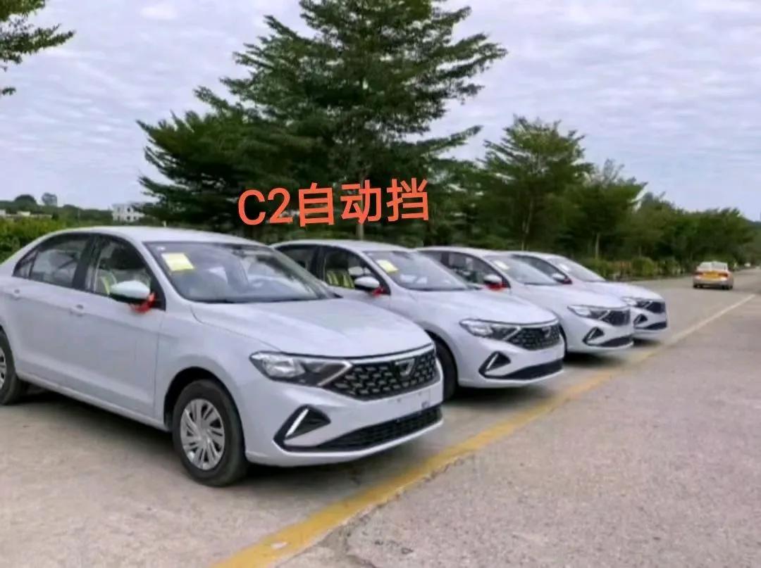 报志愿的硝烟终会散去
大学生也告别恋人回到了家乡
很多很多学子踏入另一个学校
就