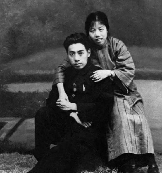 文强出狱后见到周总理激动落泪，哽咽表示此生再也无颜面对毛主席，内心愧疚难以释怀