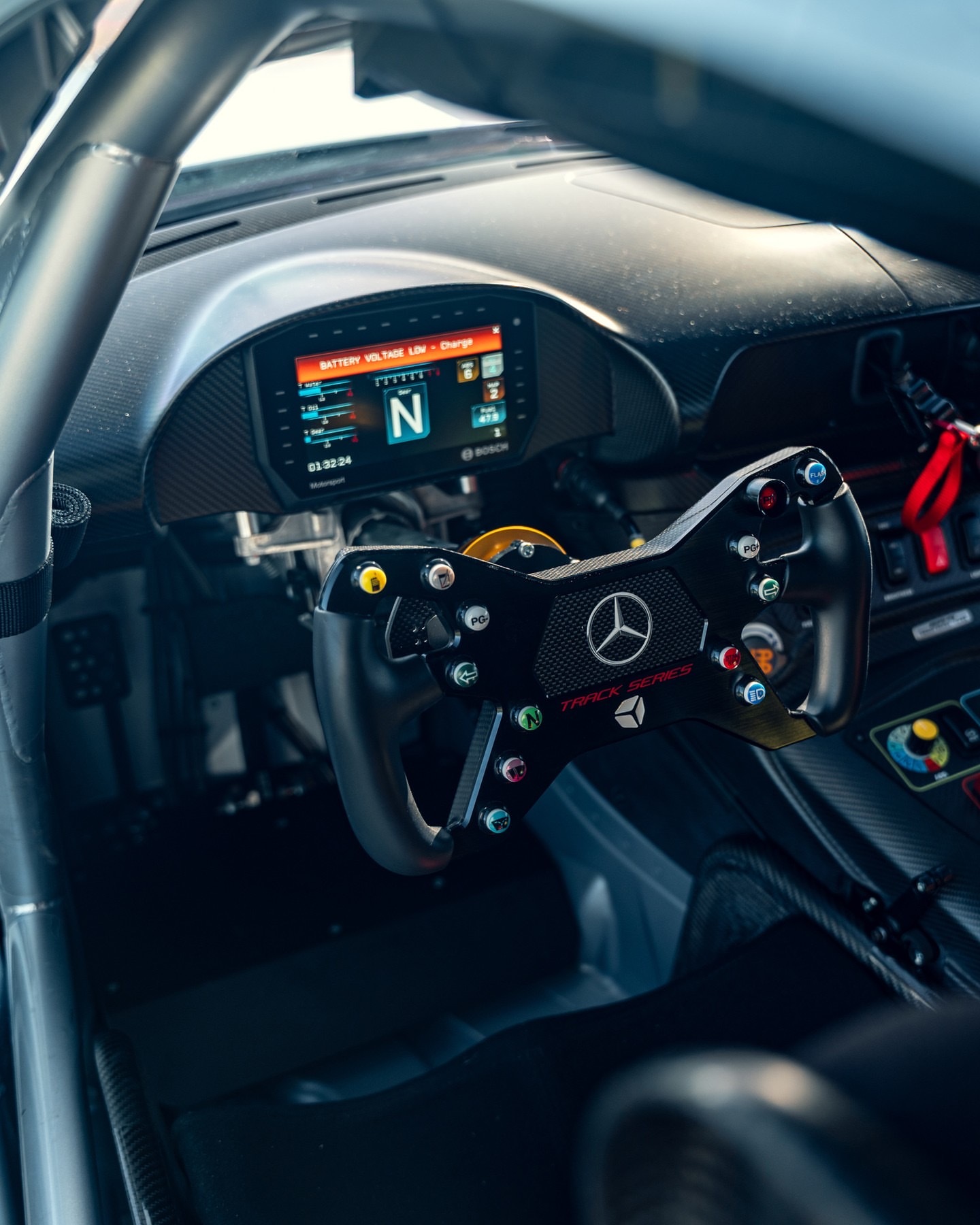 这款车是全球仅有的55台之一，专为庆祝AMG成立55周年而打造。这辆2022款梅