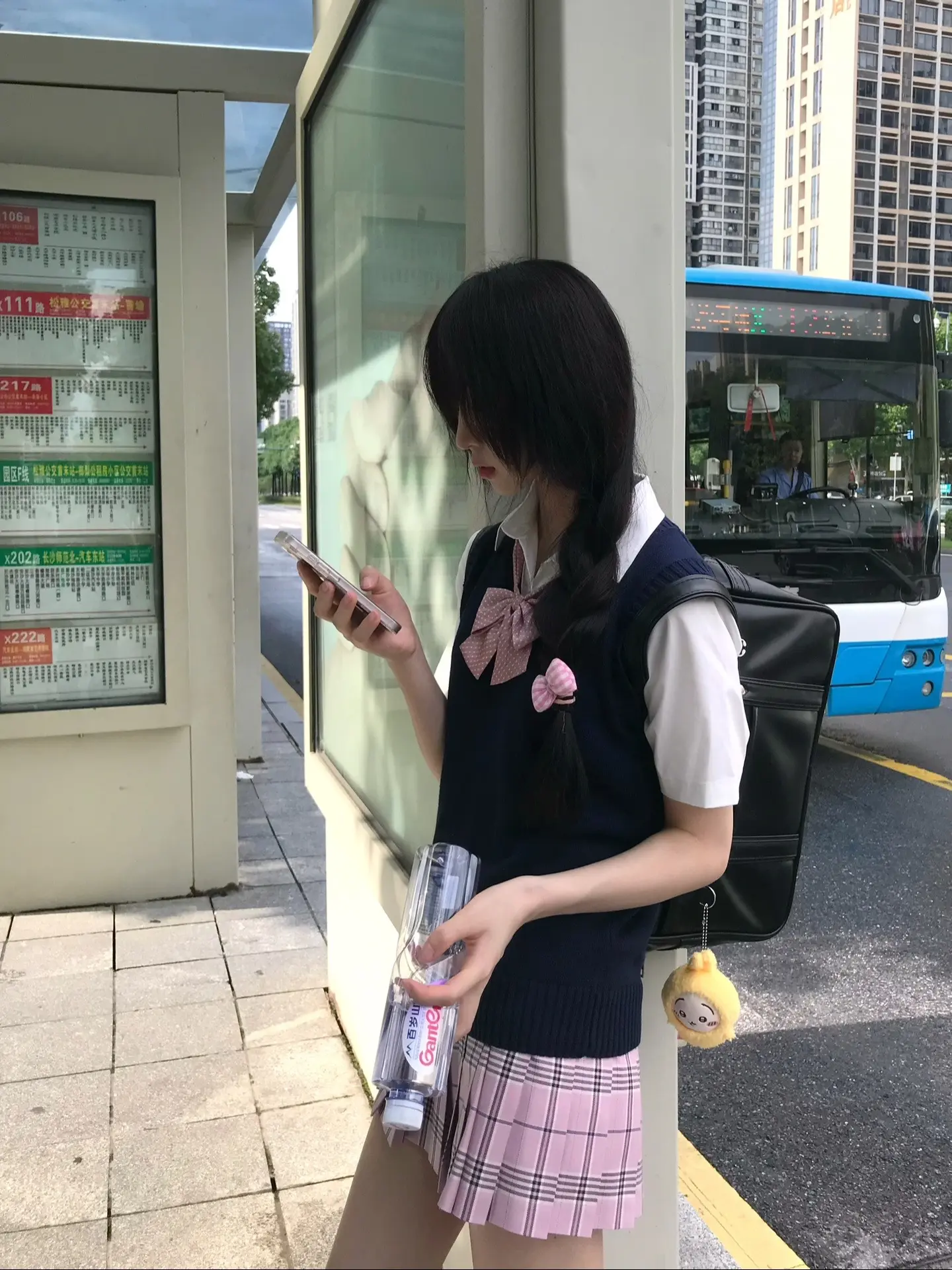 等车回家。