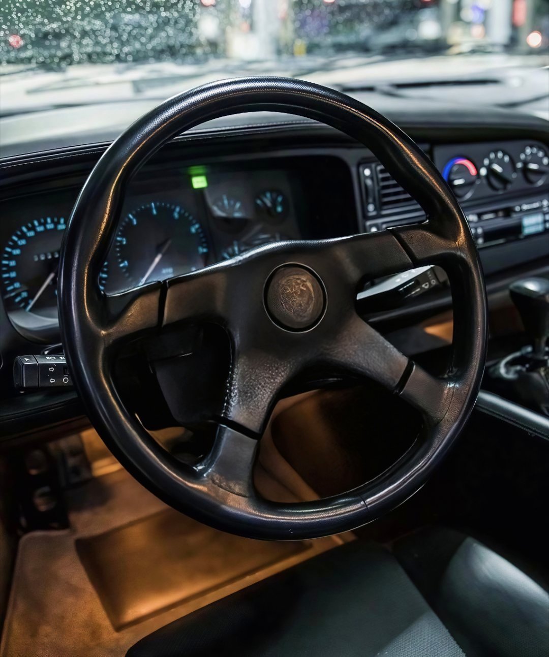 开XJ220去711买个川味鸡丝凉面吧，然后端到尾翼上吃