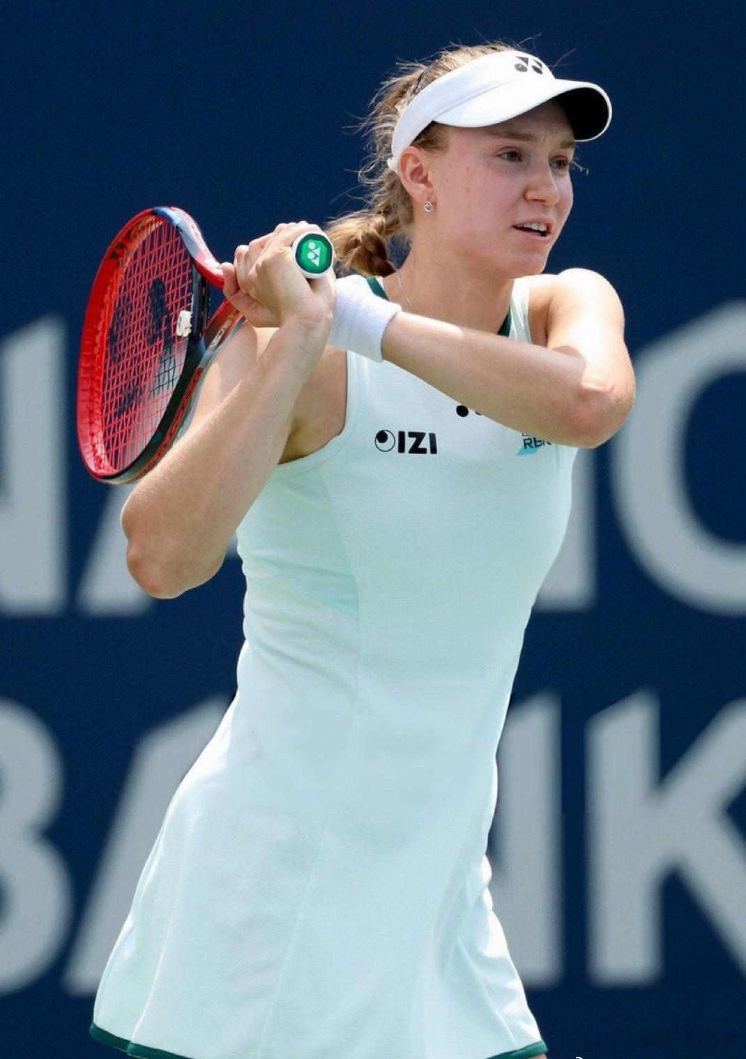 莱巴金娜2比1大坂直美WTA1000多伦多站女单1/4决赛焦点战，莱巴金娜鏖战三