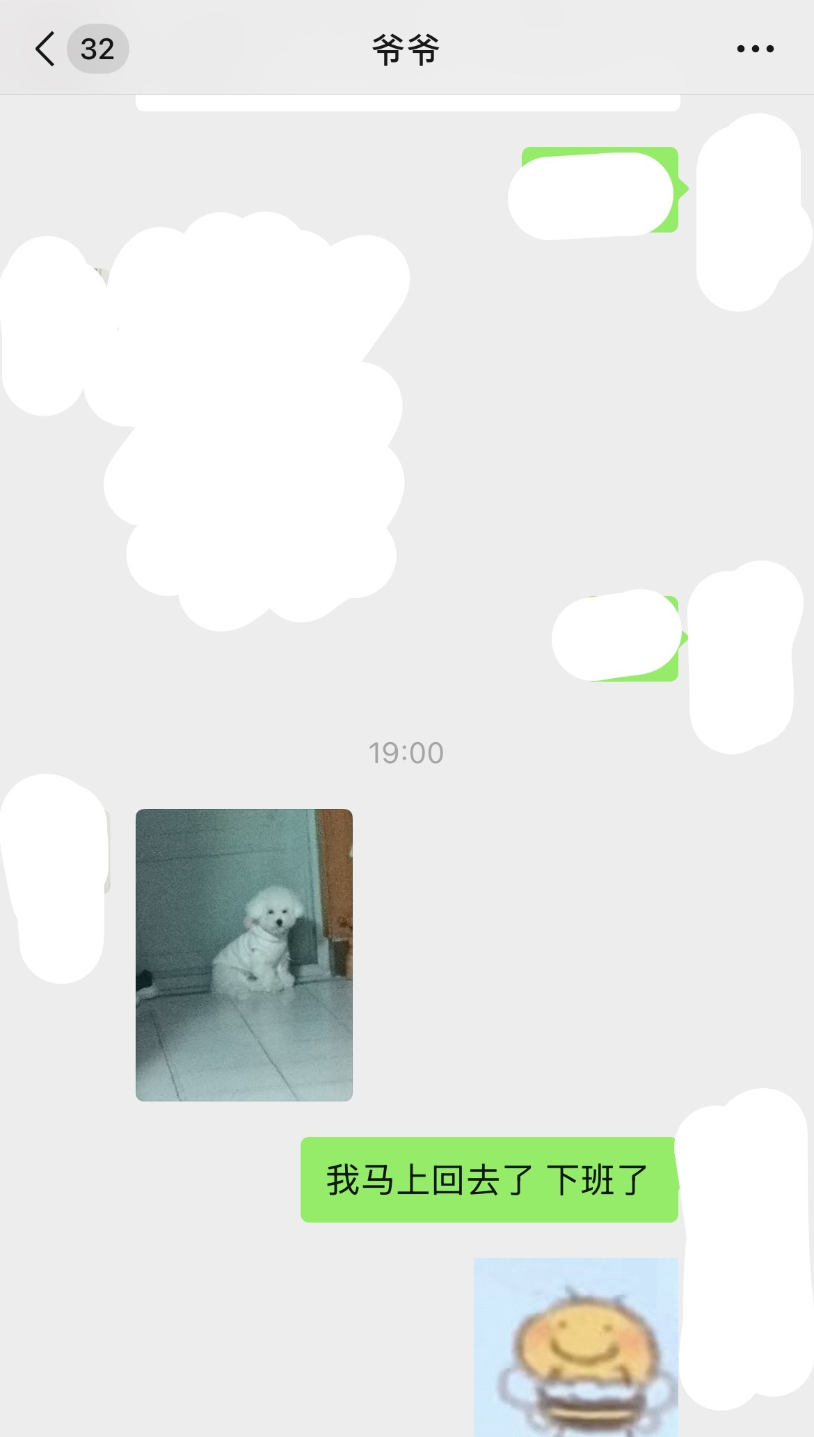 小宝宝小宝宝这就在门口坐着妈妈接回家了呜 小狗