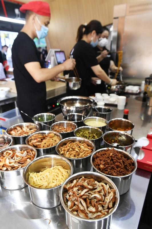 想在重庆开羊肉粉店，有机会也有挑战。重庆粉面店多，专卖米粉的店不一定卖面，贵州羊