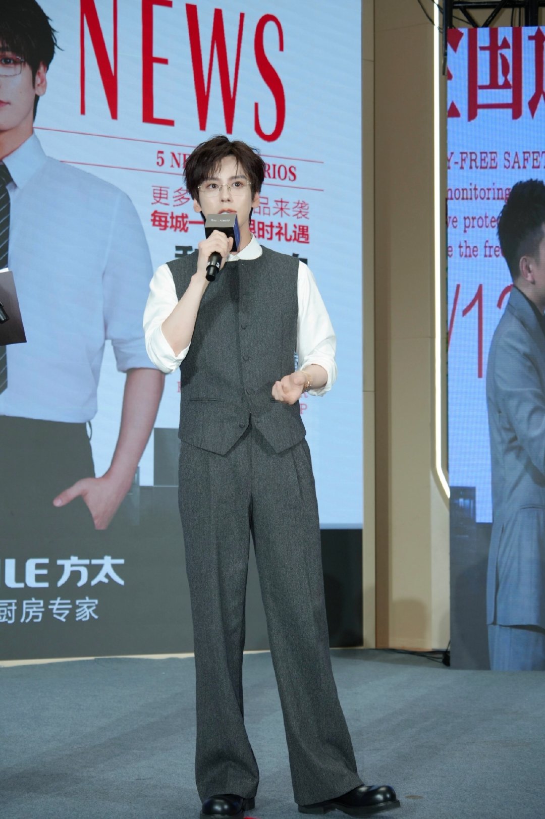 魏哲鸣的智性告白 挥手智控、无级悬停、烟灶联动，几个动作顺下来，厨房的默契感就出