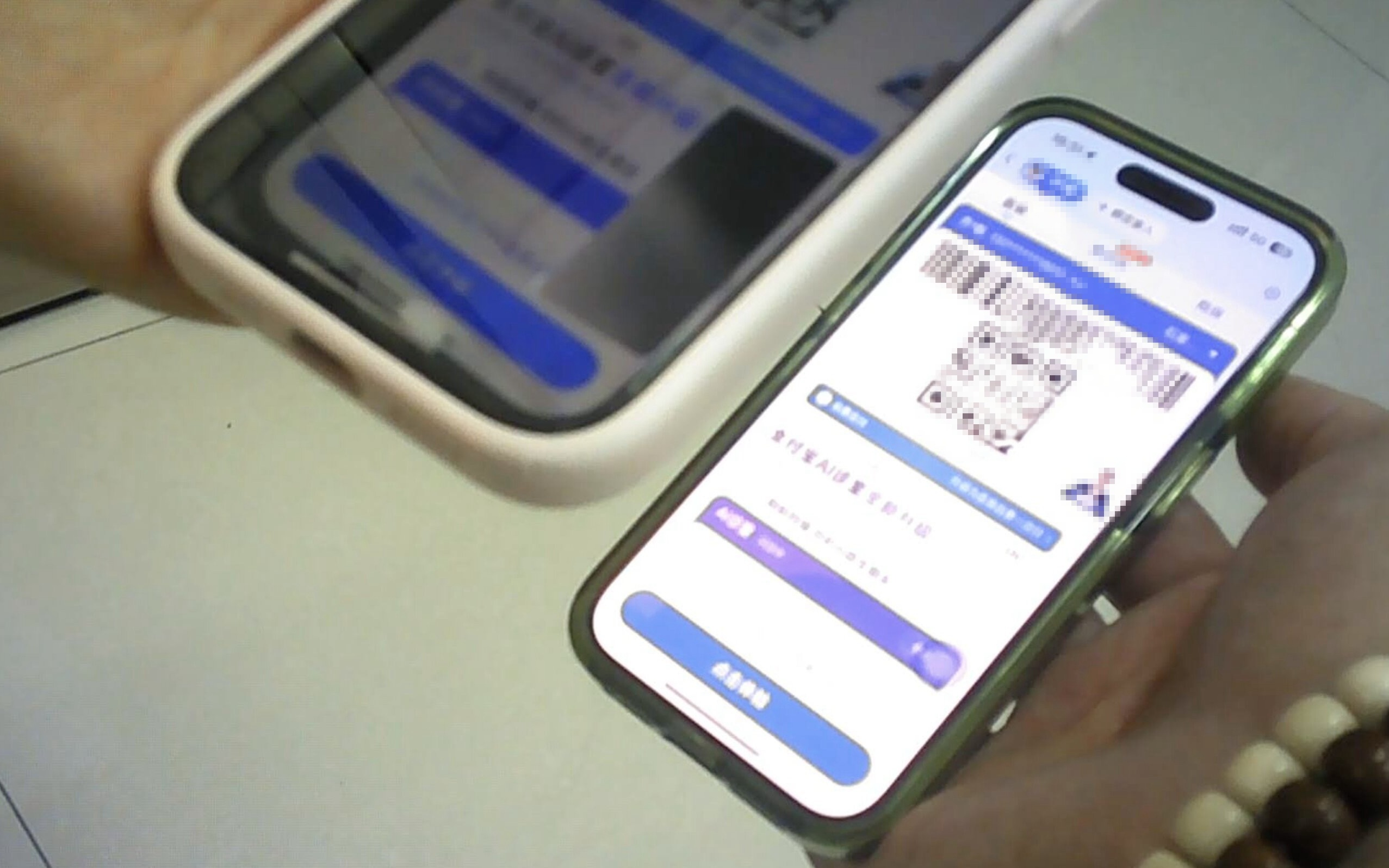 医保套现乱象调查：眼镜店串通药店刷医保，中介利用亲情账户提现