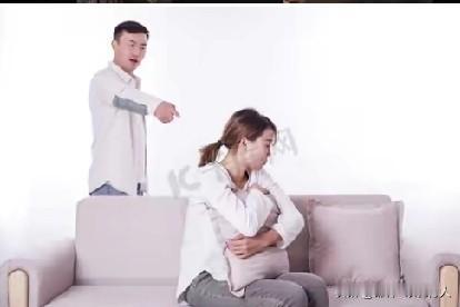 回家过个年，听到一肚子八卦。

一条最奇葩的八卦，就是某某的老婆跟随老公在外打工