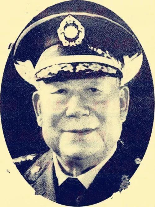 1949年，蒋介石给驻守青岛的刘安祺调去大批炸药，密令他撤退前炸光港口、电厂、水