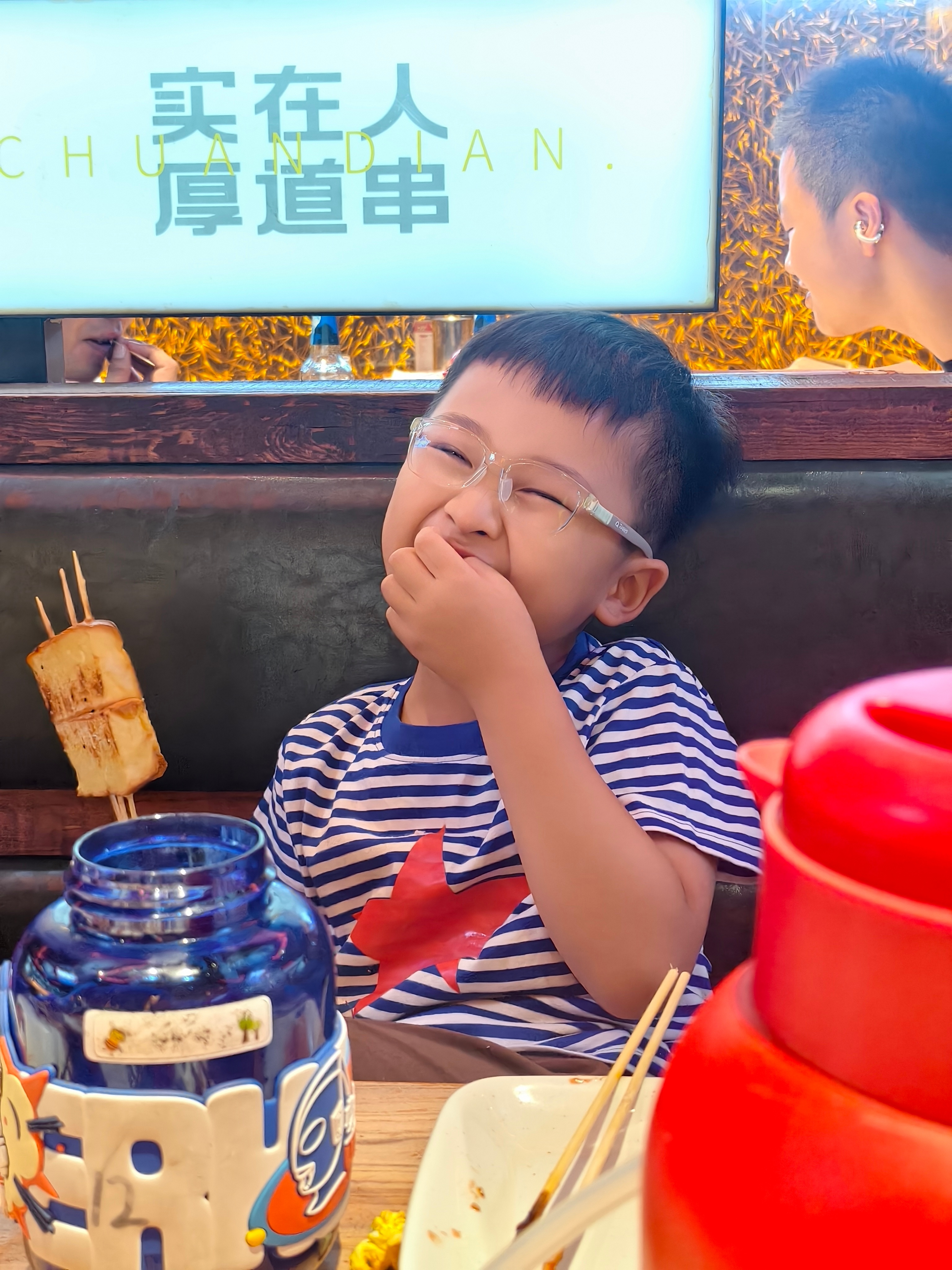 姐姐今天期末考试完了即刻放假，爸爸今天休班，于是我们有了今天是周五的错觉于是一家