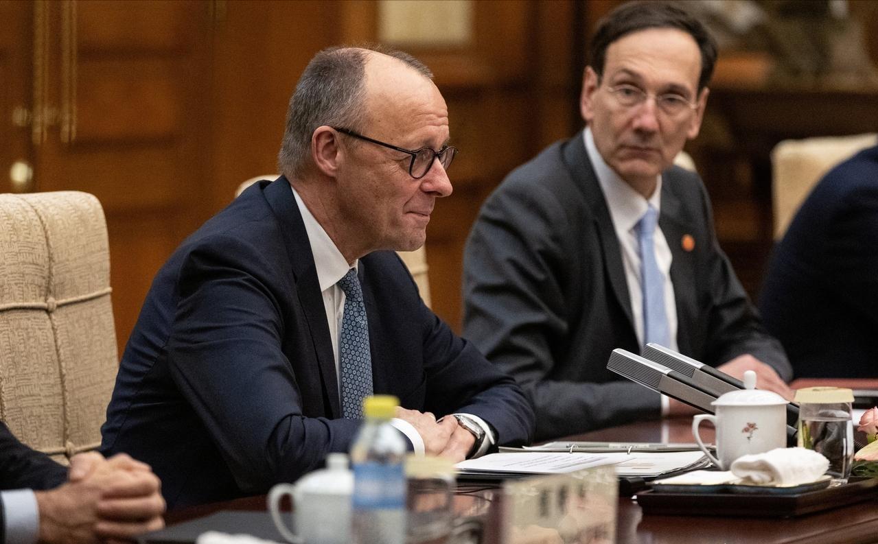 2月25日，默茨访华的第一天，就获得一笔“超级订单”，120架空客飞机，让默茨合