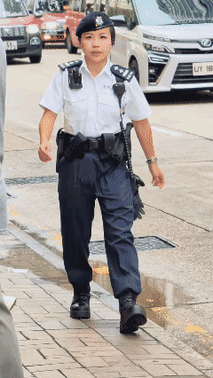 尖沙咀街头偶遇帅气警察 👍