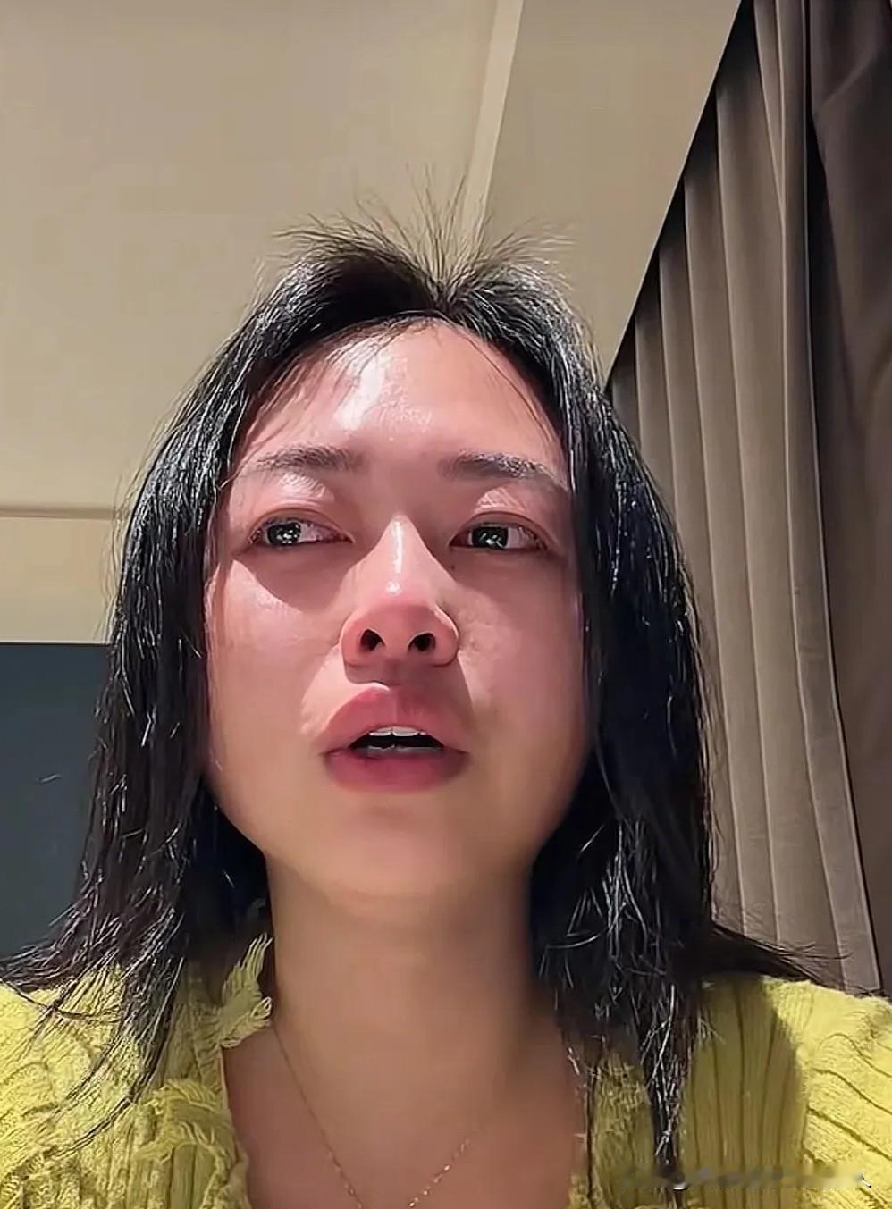 就这样的媳妇，不要说把东西砸了，就算再抽两个嘴巴也不为过。

得了富贵病，却没有