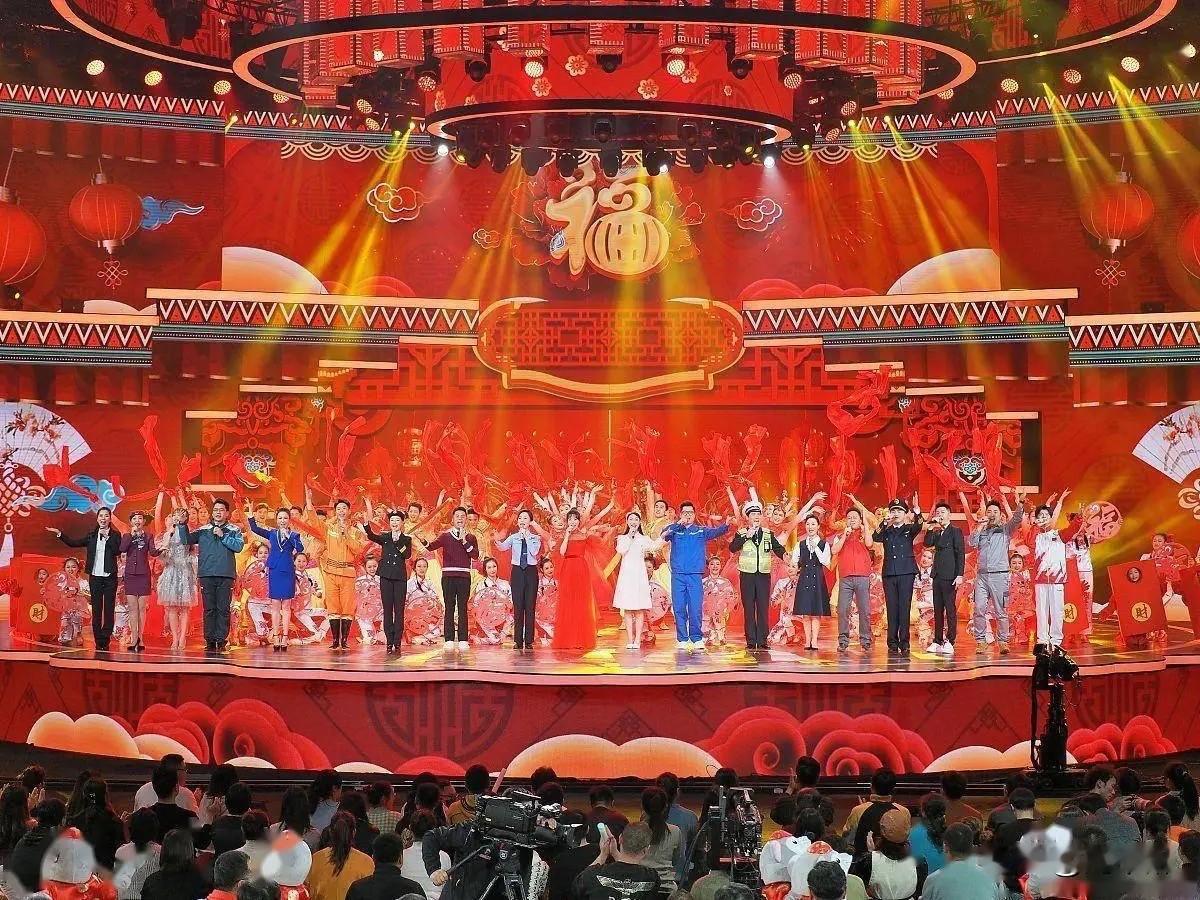 春晚创13年来新高！
在境内全媒体总触达230.63亿次，同比提升37.3%。