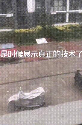 这边太孤单了去找另一辆车聊会天 