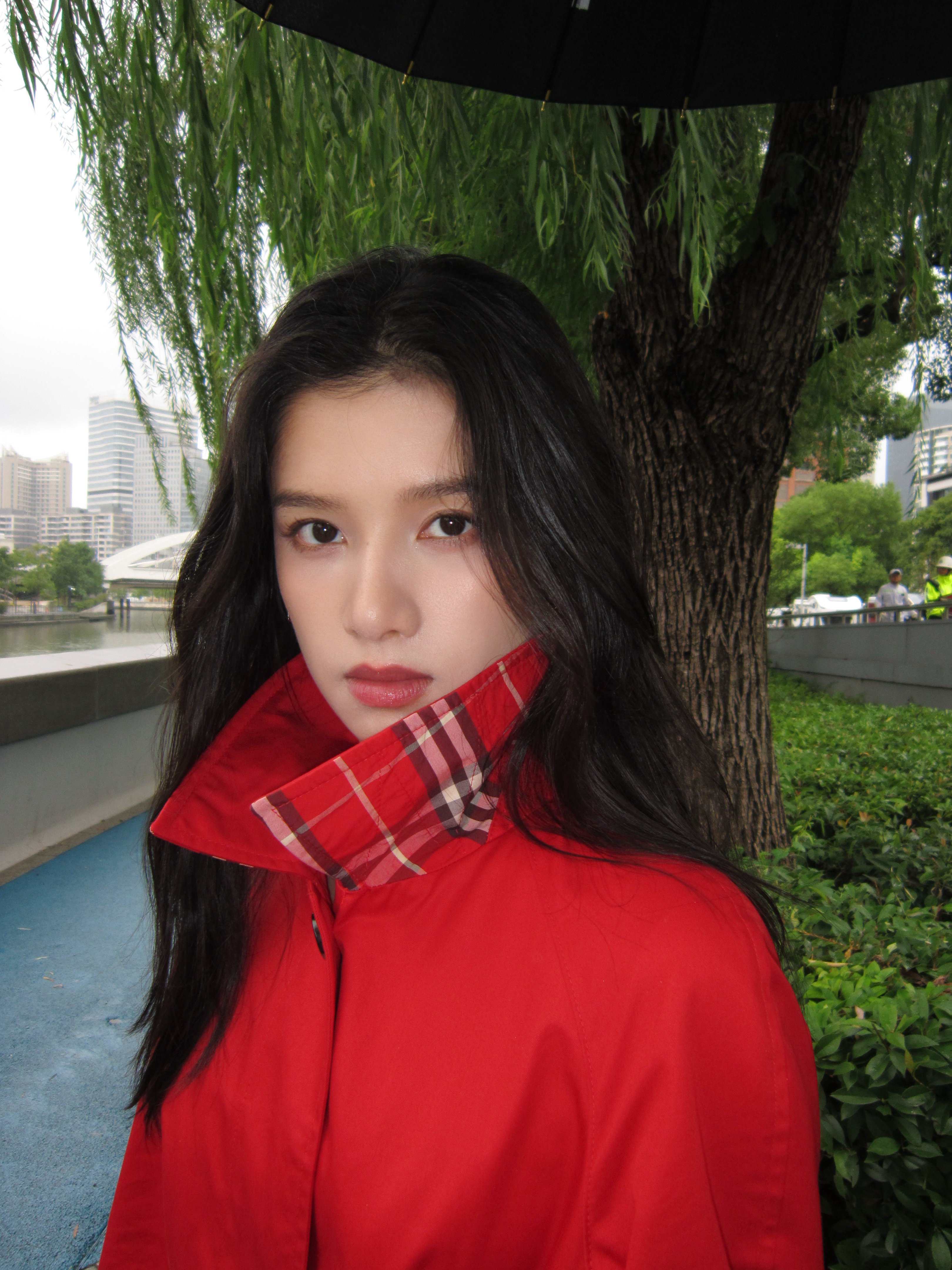 李现晒与张婧仪合照告别雾里青张婧仪在复制粘贴的时代，你是手写的诗