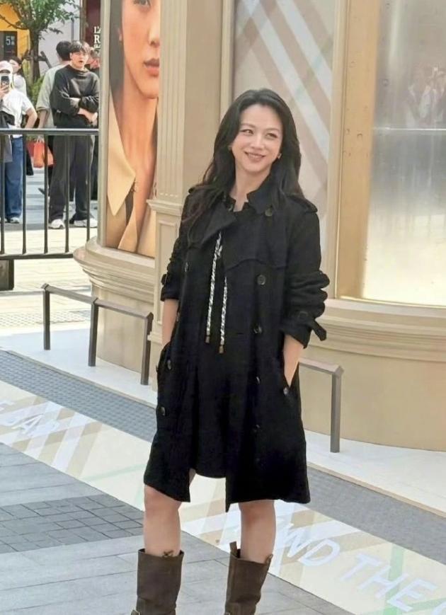 46岁汤唯确认怀二胎！
汤唯这次发文承认怀二胎了，三月份倪妮汤唯同场活动，两人秘