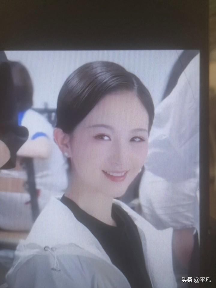 何青青，是豫剧表演艺术家王红丽的入宒弟子，在豫剧领域可是相当出彩。王红丽是河南豫