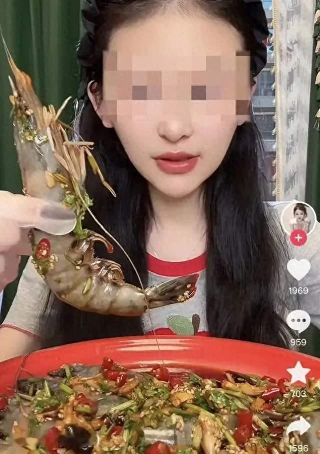 “物理消化”：一个24岁吃播博主和她的60颗皮蛋