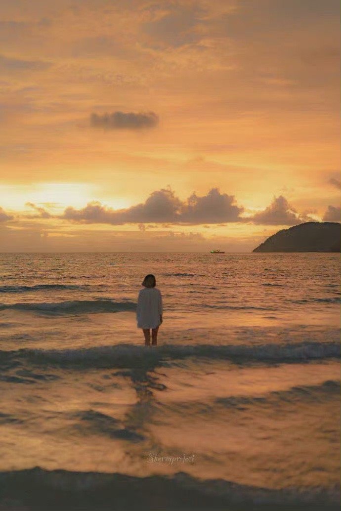 谈不上是多难过 就是不快乐  没有期待 不温不凉  无悲无喜 一无荒芜  悲喜自