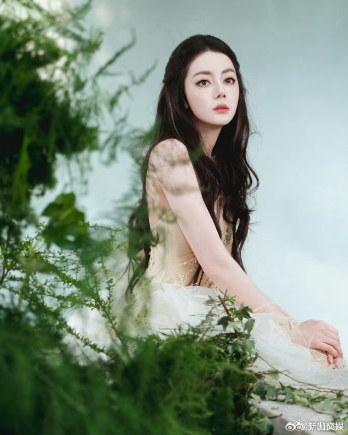 迪丽热巴自然里的的仙子迪丽热巴看起来很甜  迪丽热巴活动造型完全就是自然里的仙子