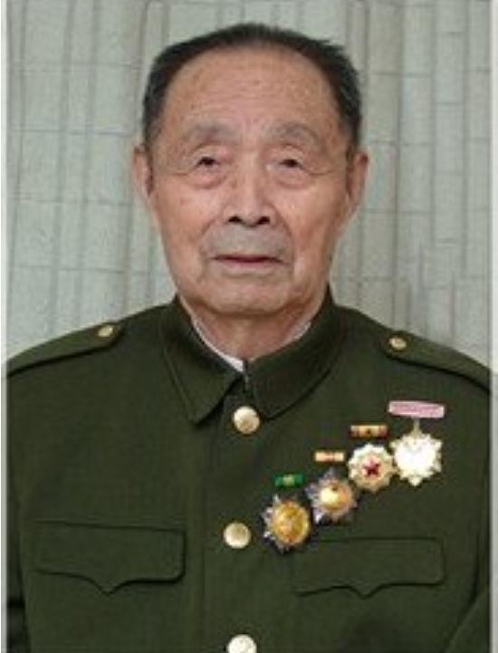 狄克东，原名狄庆楼，山东济宁人（1911‑12‑19—2007‑11‑18），老