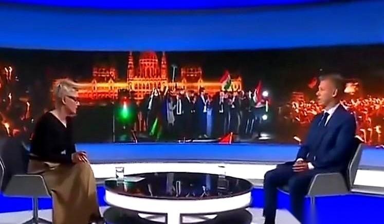 匈牙利刚上任的总理马扎尔，对着自家的国营电视台，直接掀了桌子。
他在接受采访时，