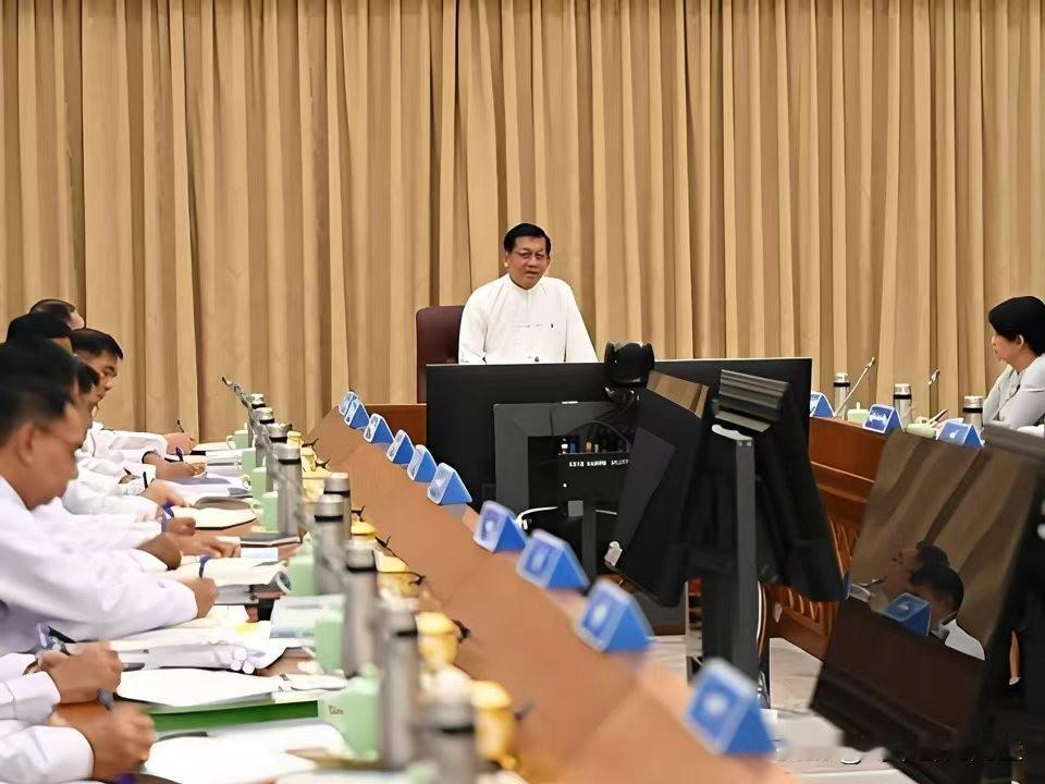 今天传来缅甸总统敏昂莱提出对各省邦实施因地制宜发展规划的最新消息。据缅甸媒体20