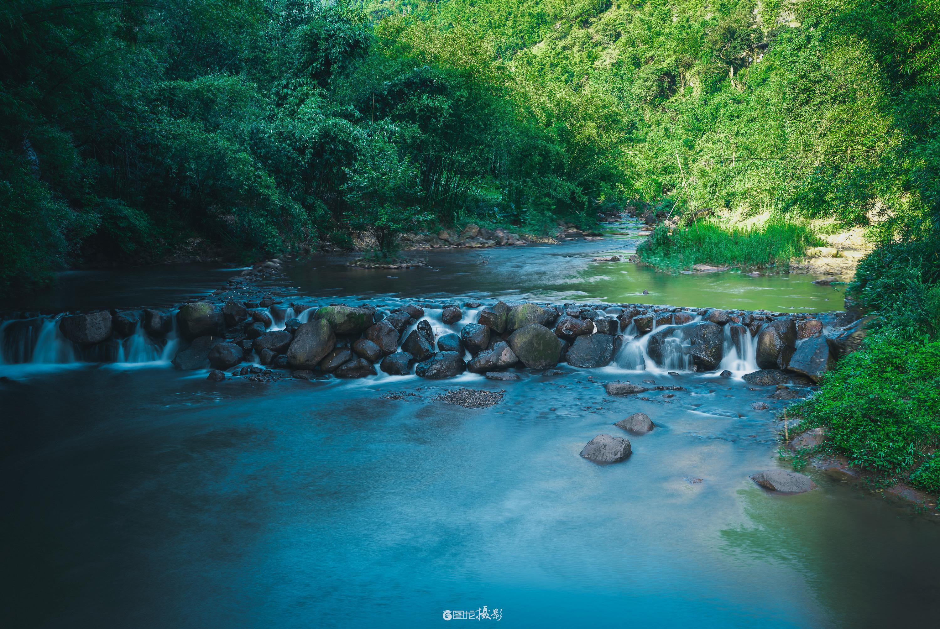 探秘丙安溪谷，邂逅绿林与碎浪共筑的清凉