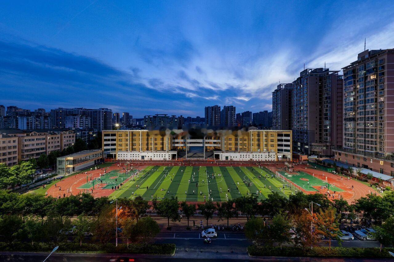 山西一地30所学校操场暑期免费对外开放   田径场、篮球场、健身器材，盘活校园体