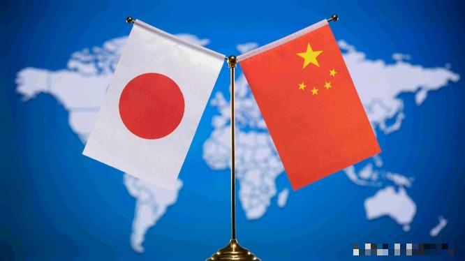 日本凭啥无理抗议我国海警合法巡航？私自拉菲律宾瓜分台东海域还倒打一耙！冲之鸟礁划