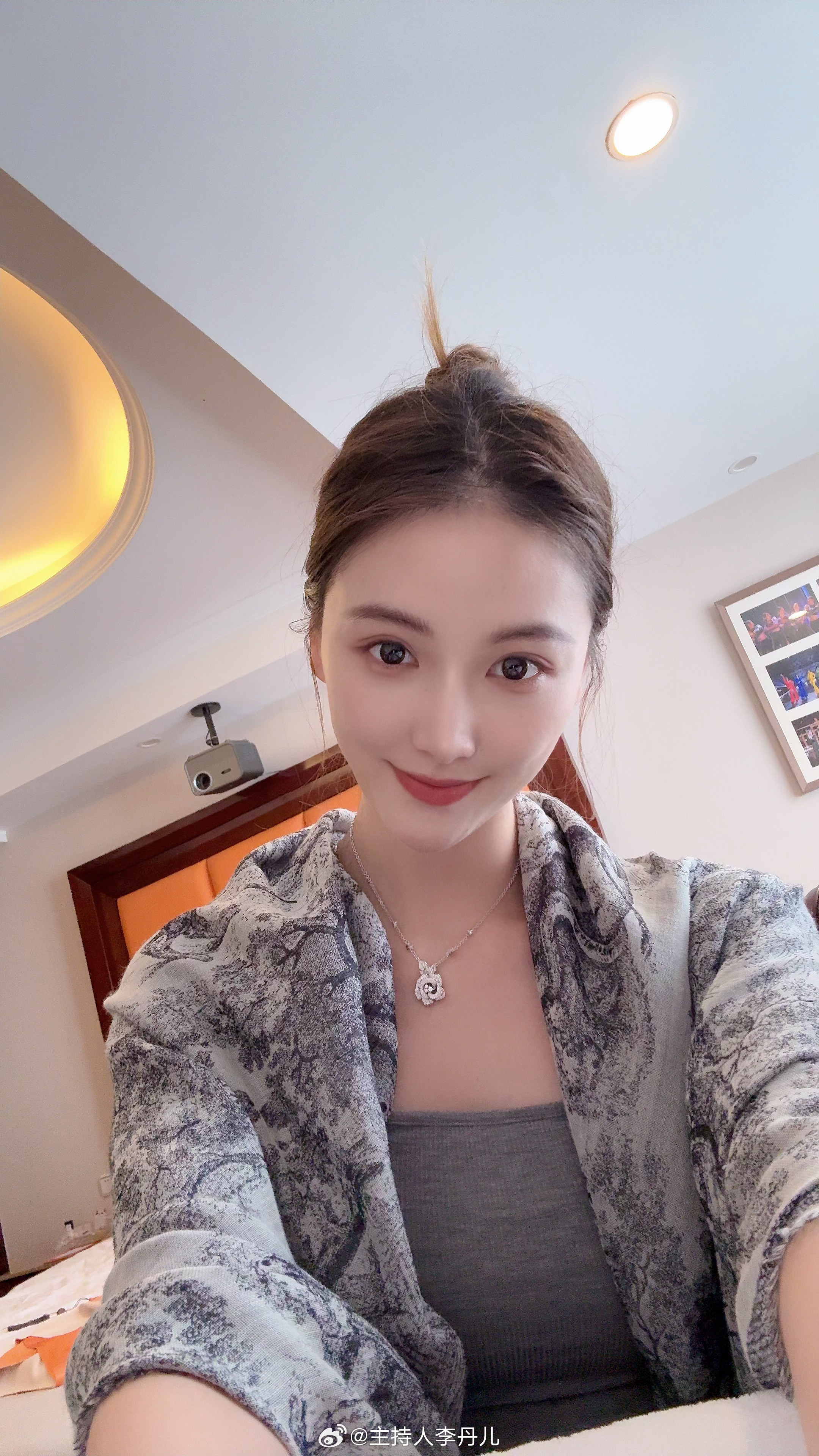 幸福莫过于回湖南出差，闪现马栏山✌️回长沙了必须先嗦一碗粉再来一杯茶颜悦色😆 