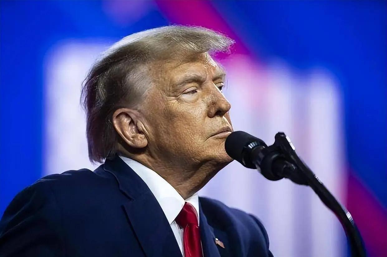 4月1日，美国最高法院当庭开启出生公民权世纪庭审，全网瞬间炸开锅。

时隔一年，