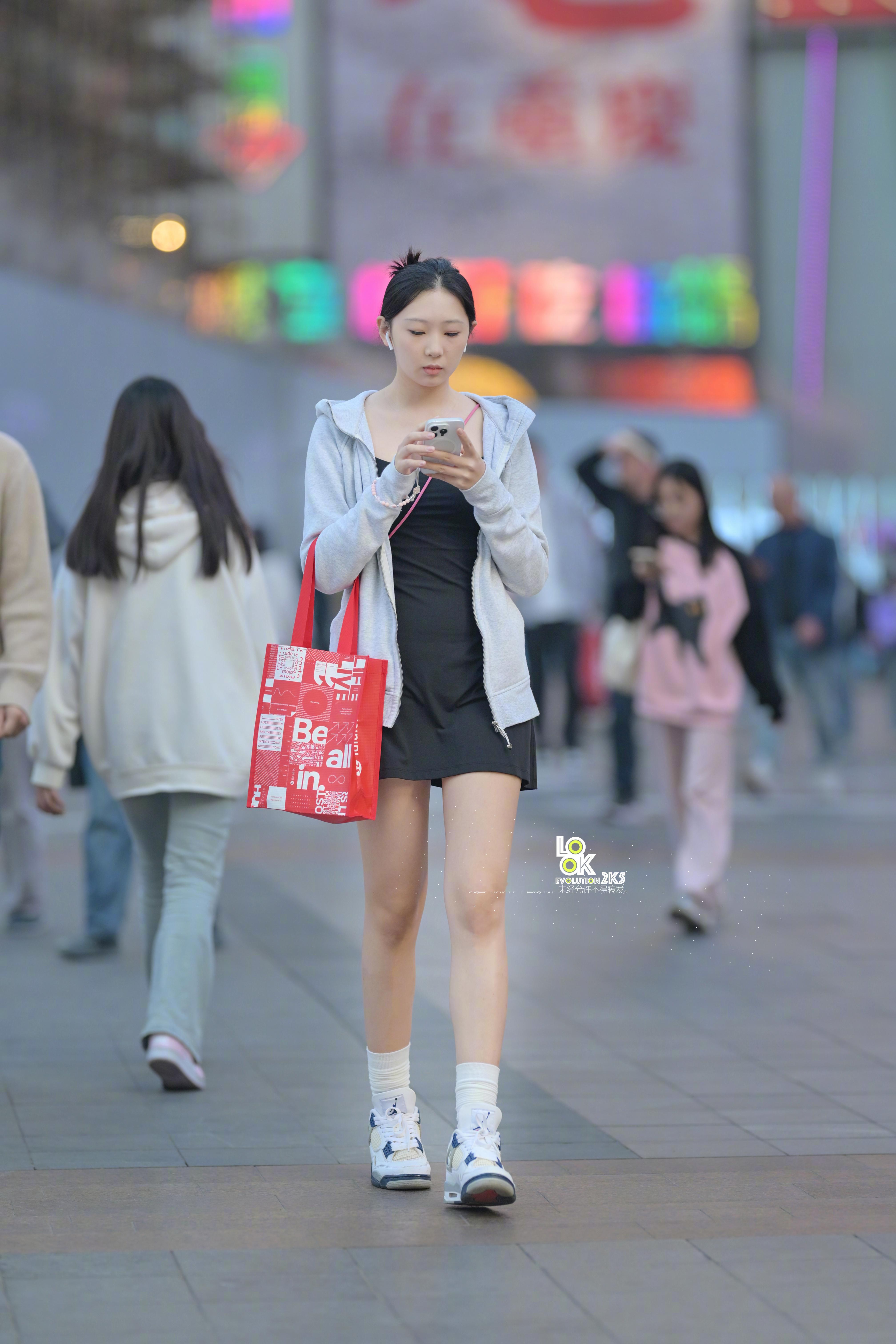 下午四点问问大家忙啥？ 