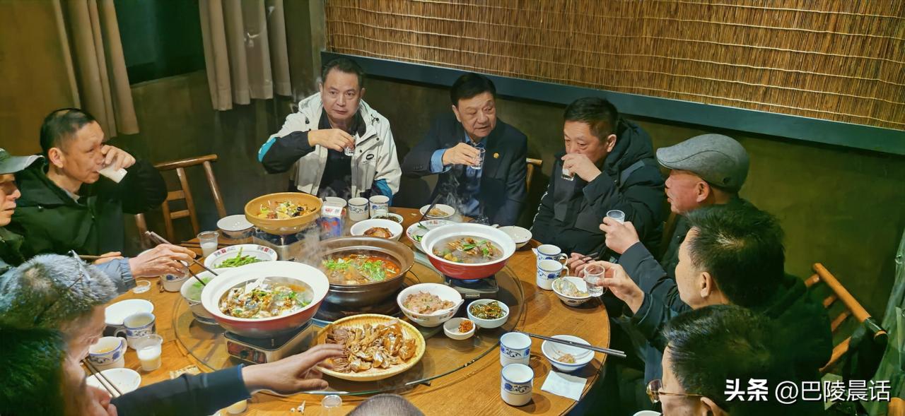 老同学聚餐聚会，除关系特别好的或者有很特殊的情况（如有老师过来、看望生病的同学或