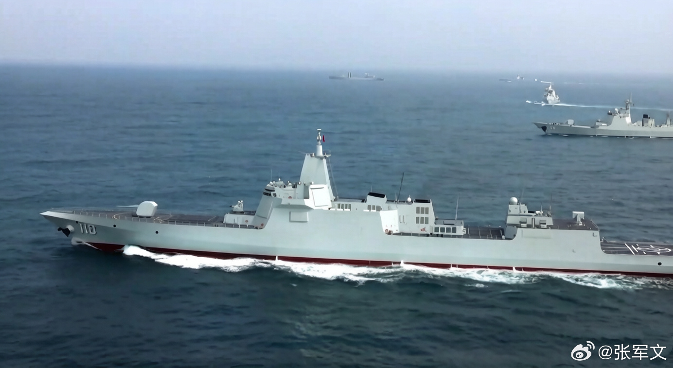 两艘万吨大驱亮相 大国重器闪耀登场！109、110两艘“万吨大驱”霸气亮相，劈波