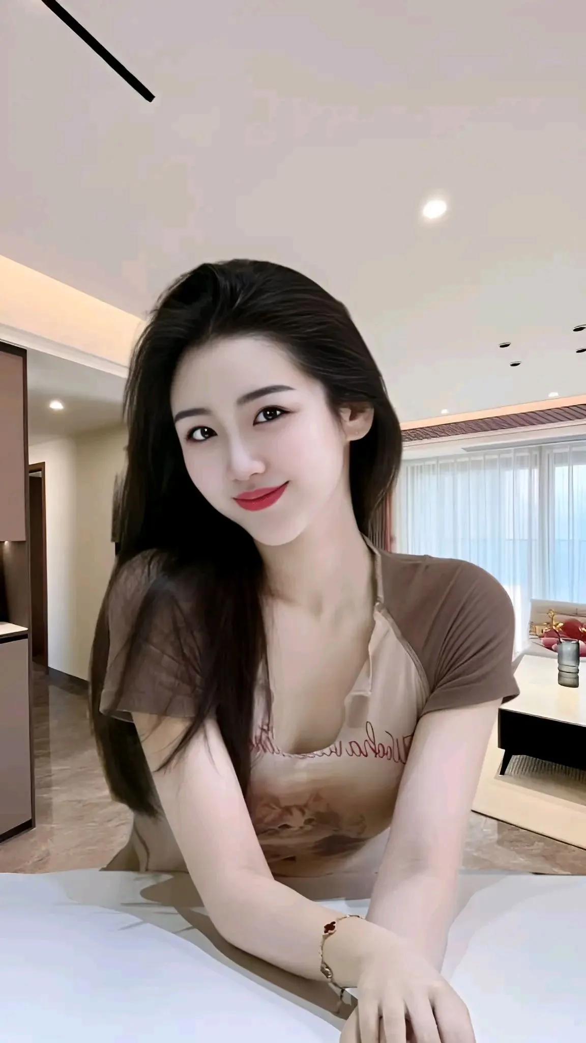 生活中处处是陷阱，有时候不得不防啊。
长假在家，吃完饭坐在沙发上,跟我爸研究去哪
