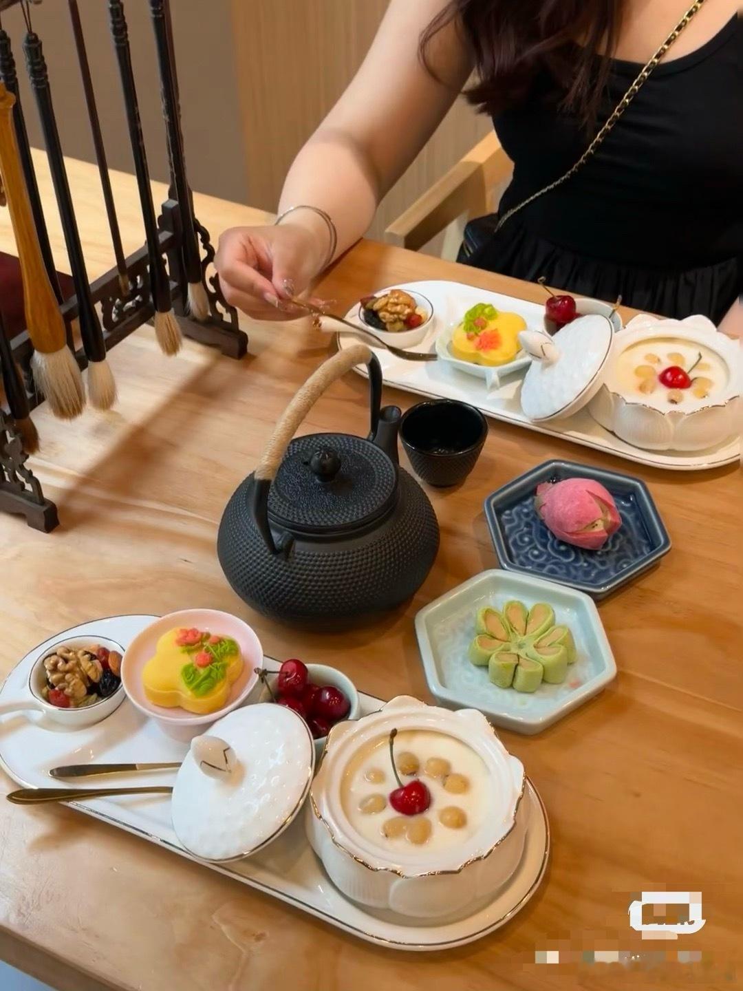 和闺蜜吃了顿下午茶！！有了！！果然不一样，也有了庆余年的酸酪！！ 