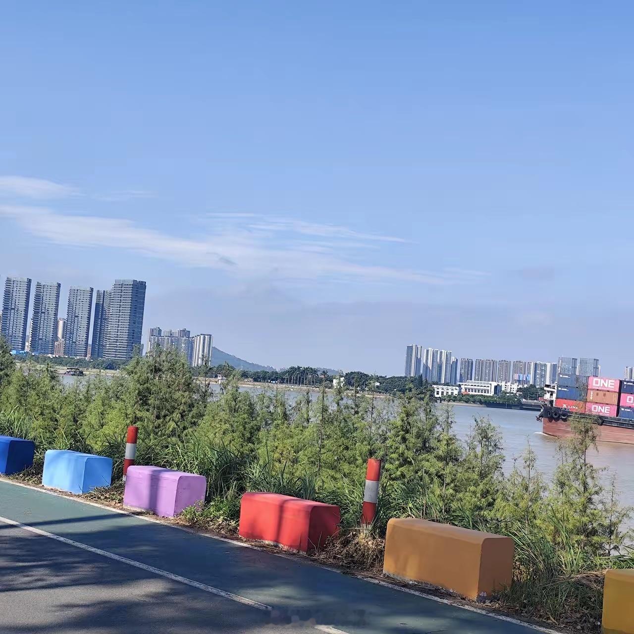 股市中，人性的弱点！恐惧与贪婪：在上涨趋势中，贪婪让人在应该获利了结时继续追高，