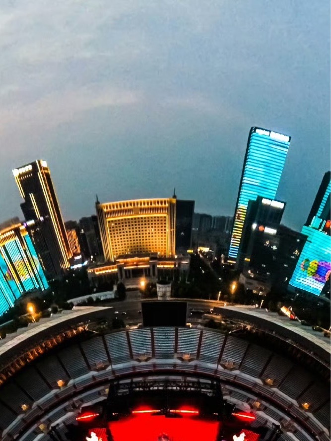 你的时间有限，所以不要为别人而活。不要被教条所限，不要活在别人的观念里。不要让别