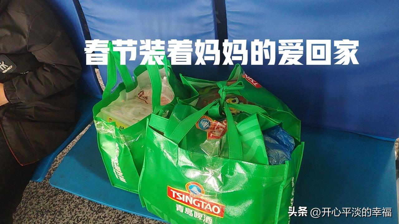 三八节，所有的母亲节日快乐！这颗红薯已经枯萎成这样，竟然还有新鲜的红薯叶长出来，