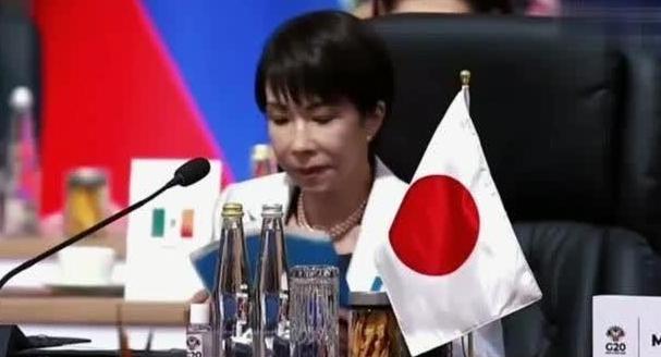 高市早苗求见中方失败，她终于意识到自己没办法一直躲在幕后，于是她选择十分罕见地对