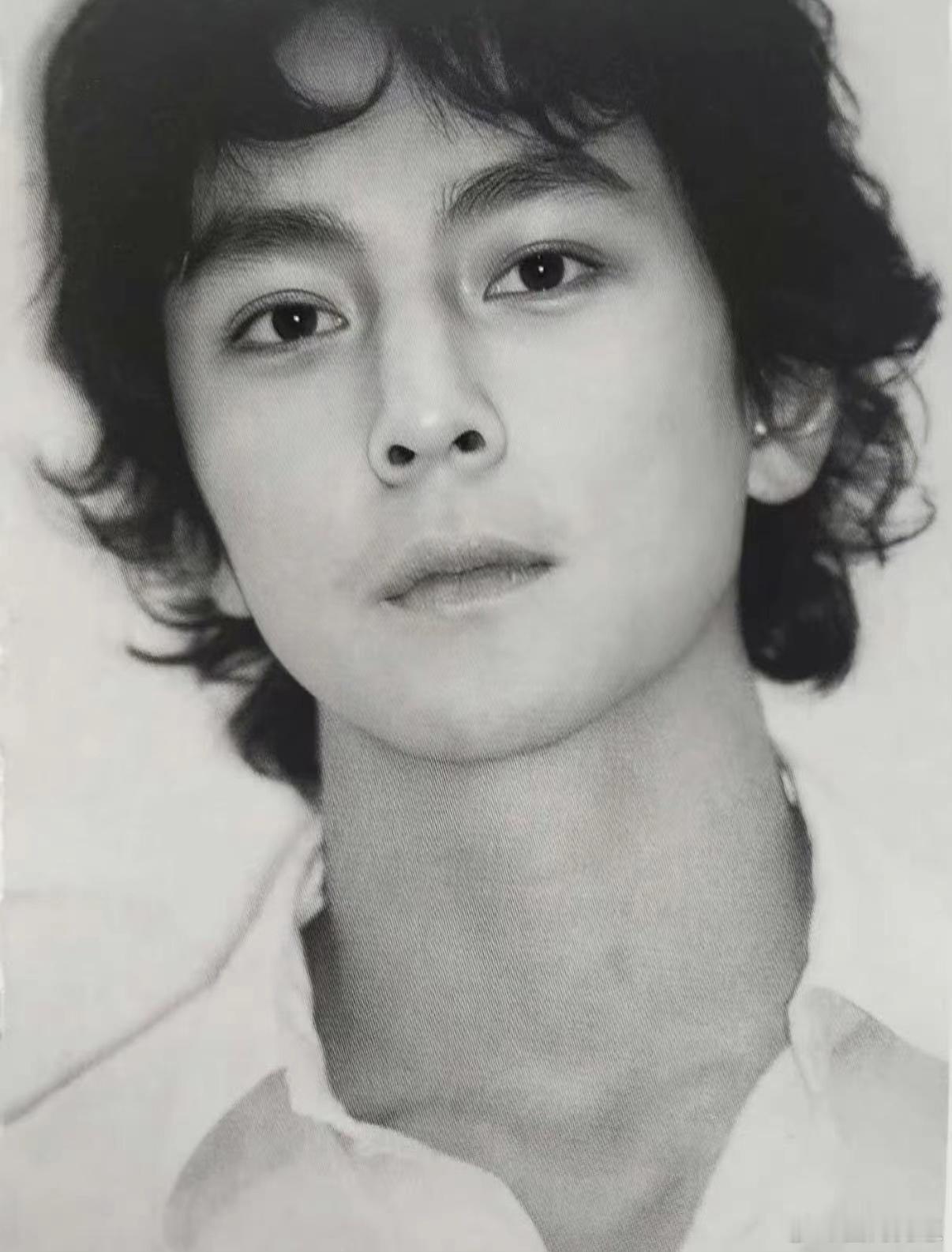 别人帅了一阵子吴彦祖帅了一辈子吴彦祖真的是帅了一辈子！年少追港片就迷他，历经岁月