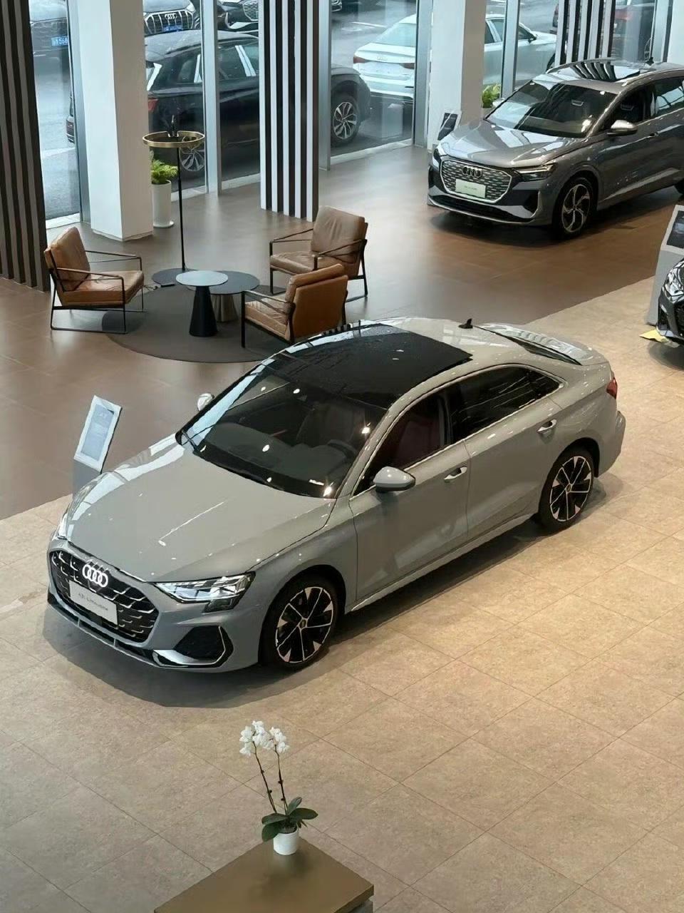 买奥迪A3还是迈腾，我站迈腾。奥迪A3虽是豪华品牌入门款，但空间是硬伤，后排坐三