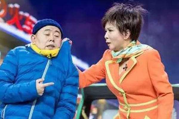 糟心闹剧突发，
蔡明春晚彩排刚落幕不足2天，
潘长江无辜躺枪。

究竟是为何呢？