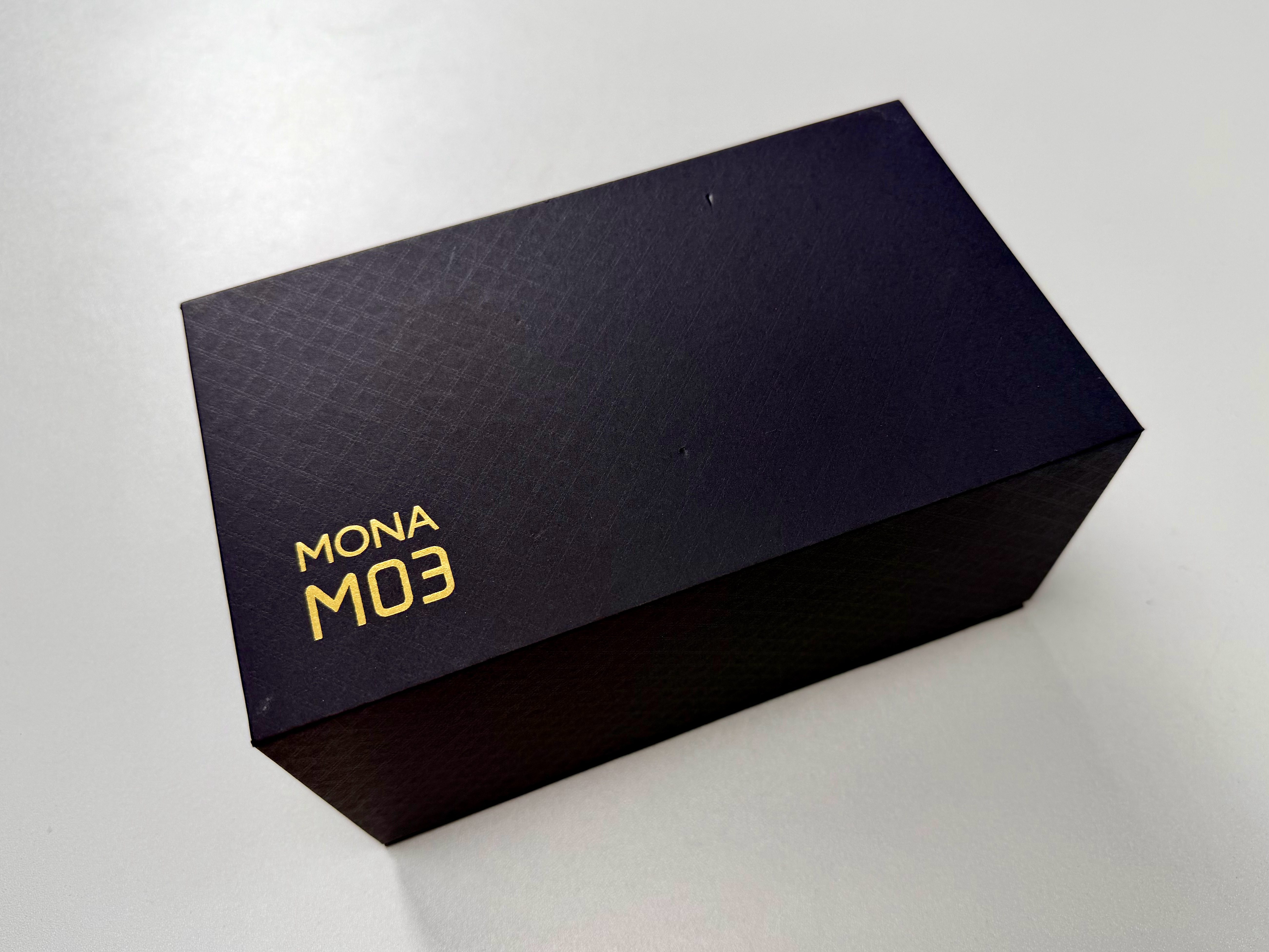 作为首批小鹏 MONA M03的车主，我也收到了 20万辆交付纪念车模啦！ 24