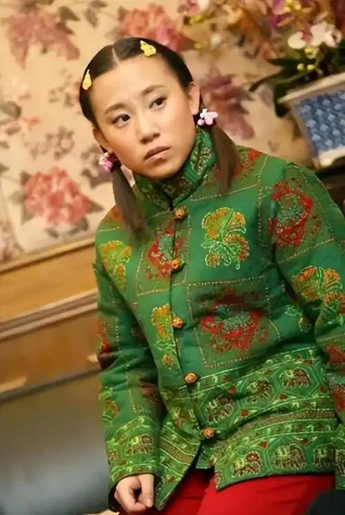 9 岁登台为父还债，一婚嫁师兄、二婚嫁师弟 “惹恼” 赵本山，如今丫蛋靠直播养仨